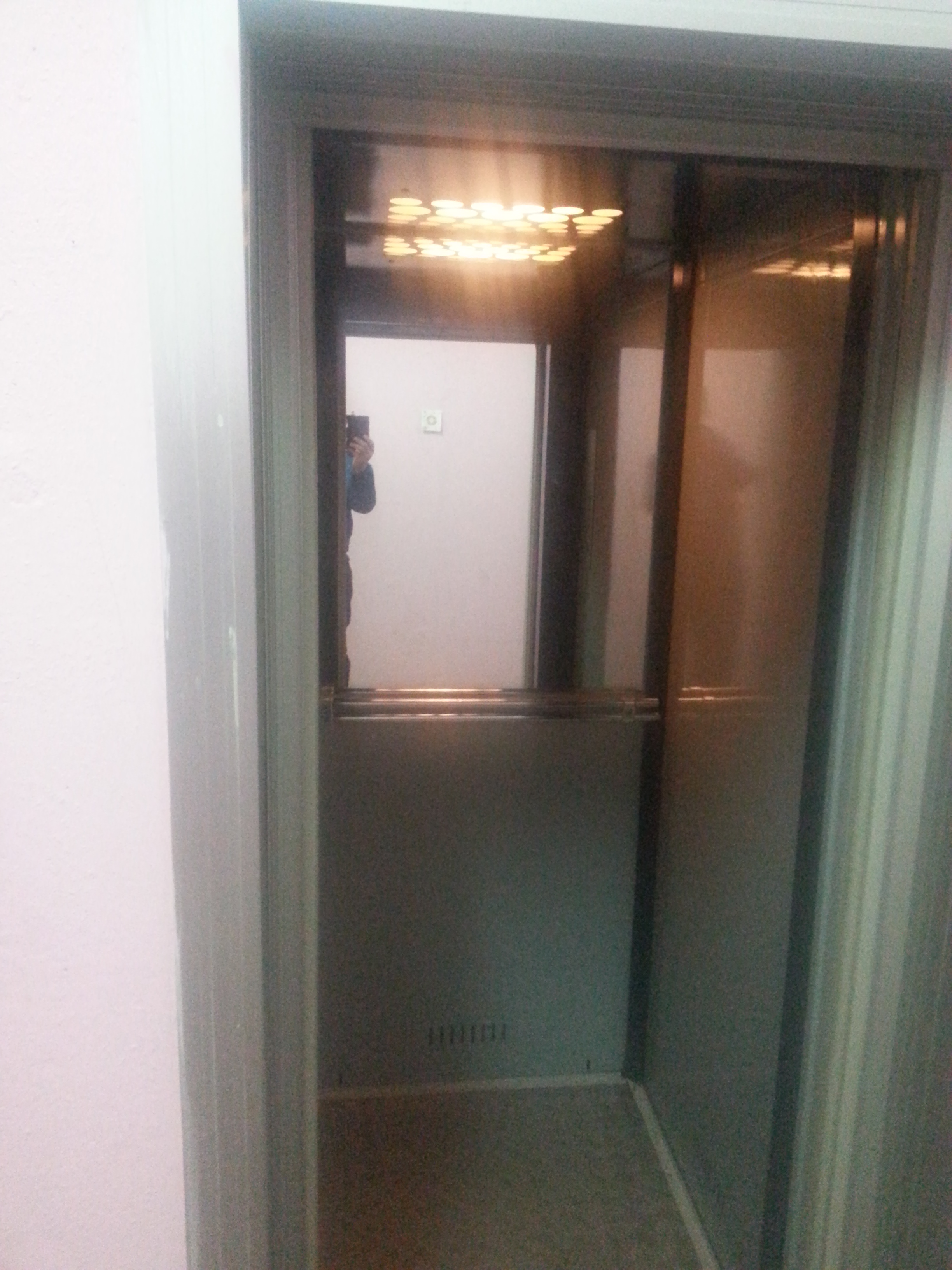Зеркало в лифт